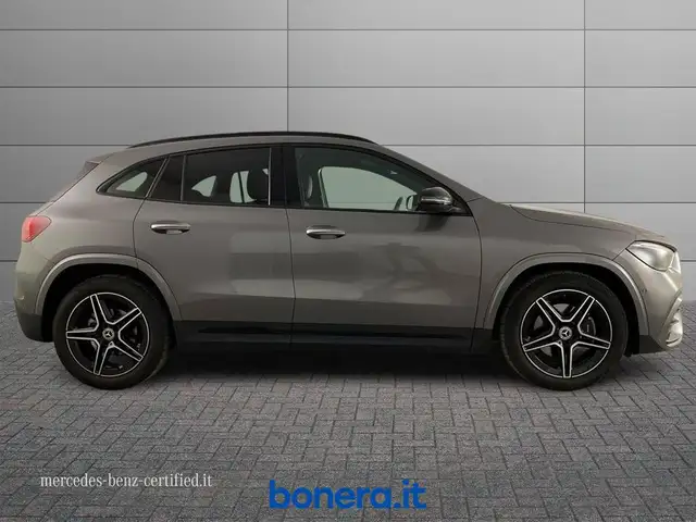 Mercedes-Benz Gla Class view 6