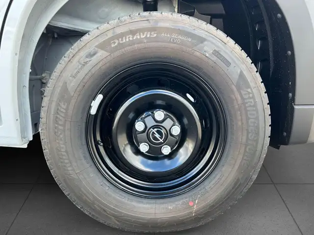 Opel Movano view 5