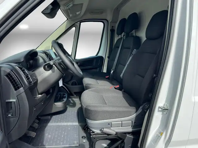 Opel Movano view 6