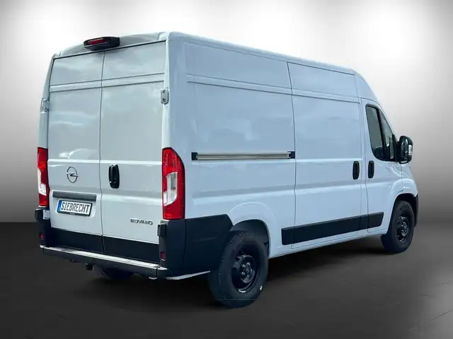 Opel Movano view 3