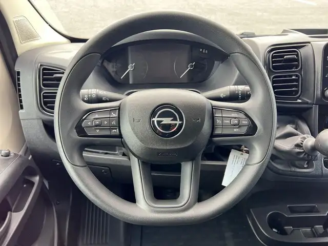 Opel Movano view 11