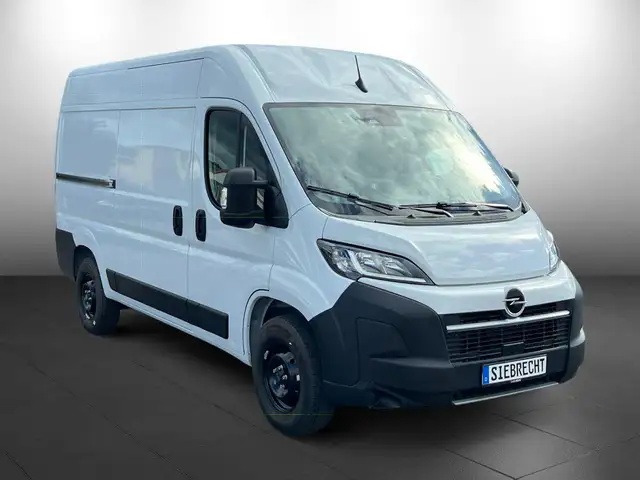 Opel Movano view 2