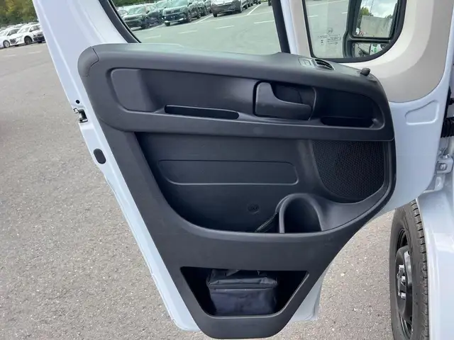 Opel Movano view 14