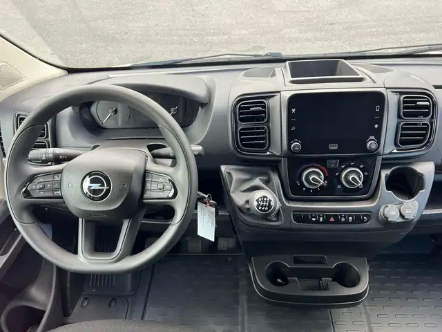 Opel Movano view 9