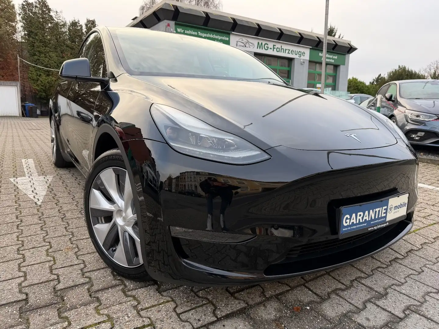 Tesla Model Y Long Range Dual AWD 1-HD AHK SOH 93,4 % Noir - 1
