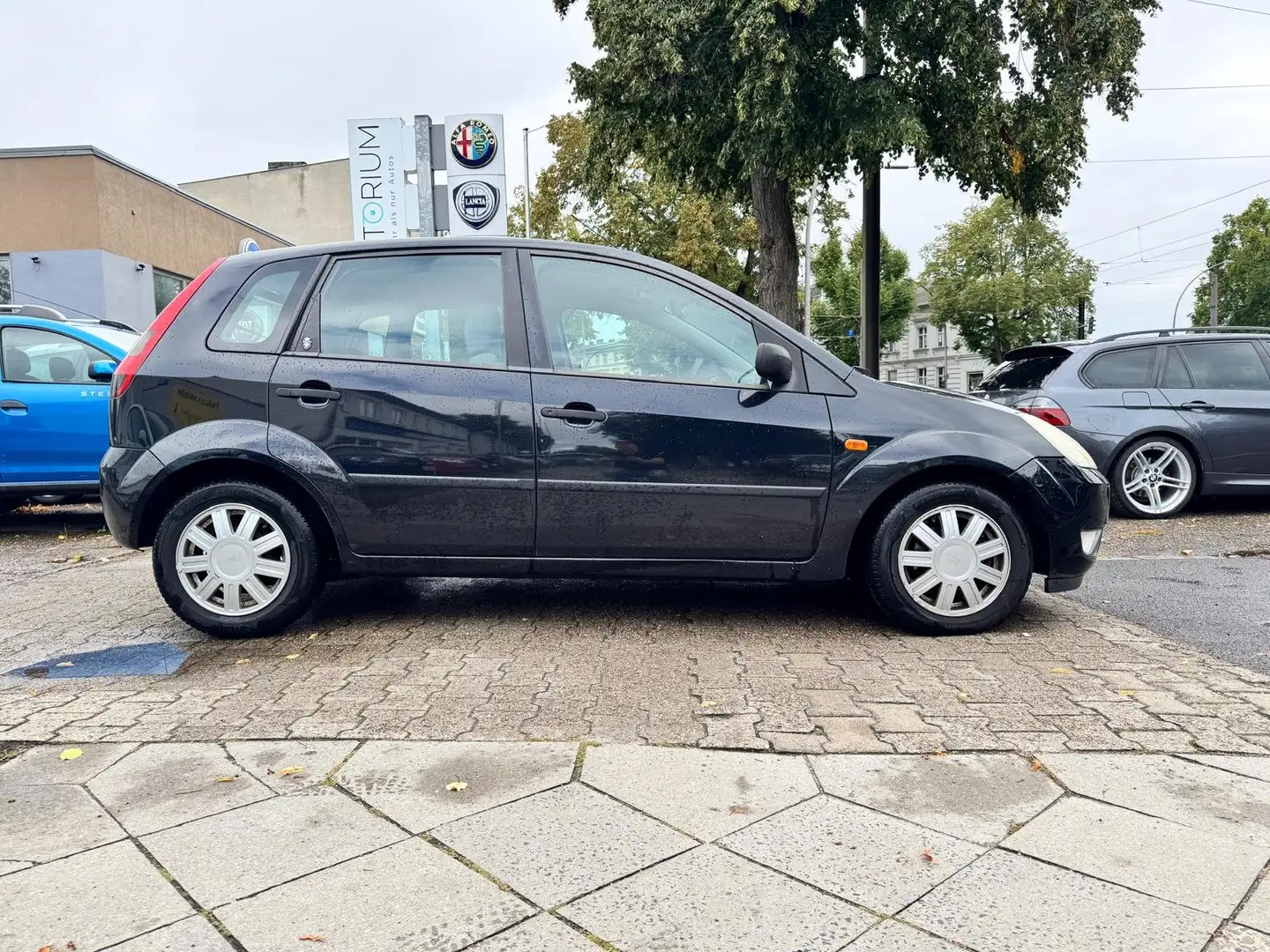 Ford Fiesta Ghia + Klima Schwarz - 2