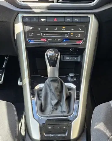 Volkswagen T-Roc view 9