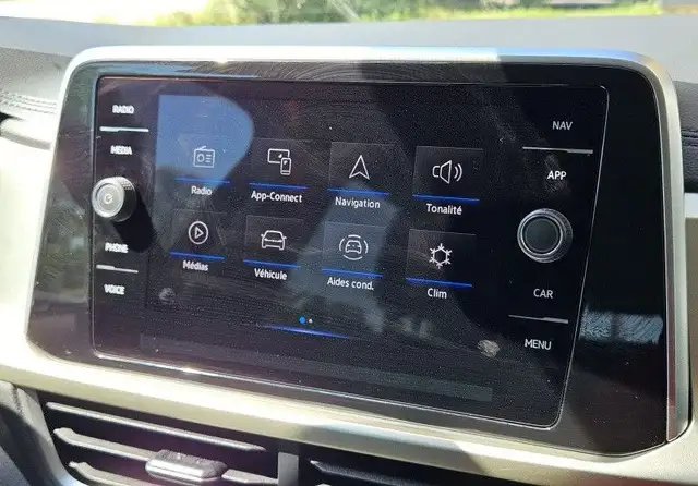 Volkswagen T-Roc view 13