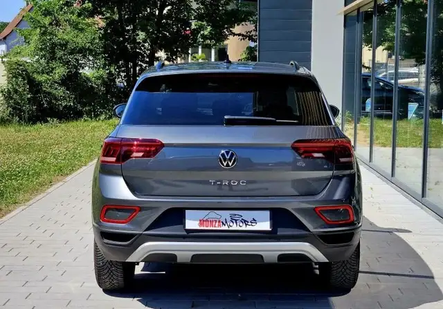 Volkswagen T-Roc view 6
