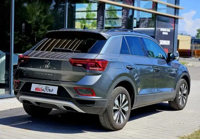 Volkswagen T-Roc view 5