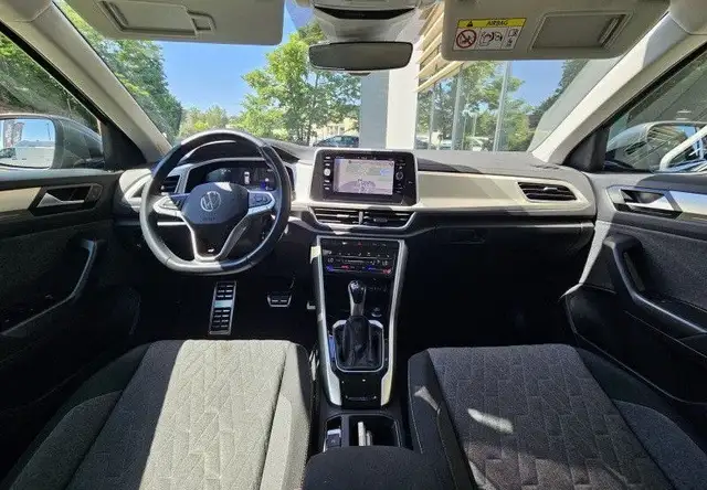 Volkswagen T-Roc view 10
