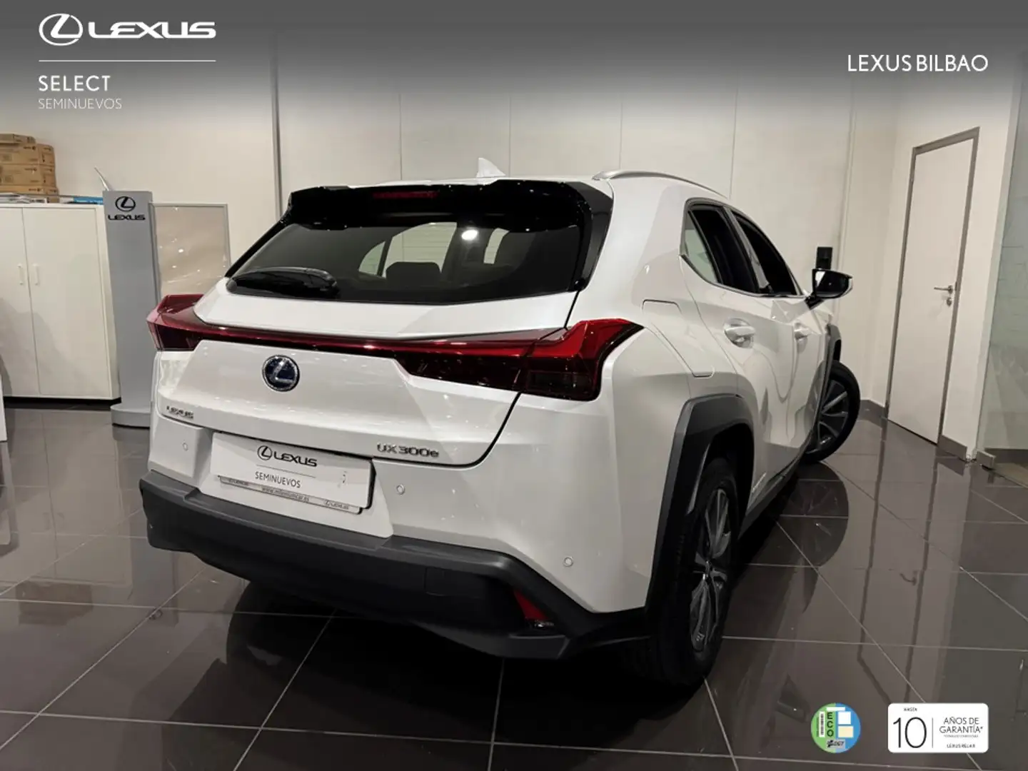 Lexus UX 300e Business Wit - 2