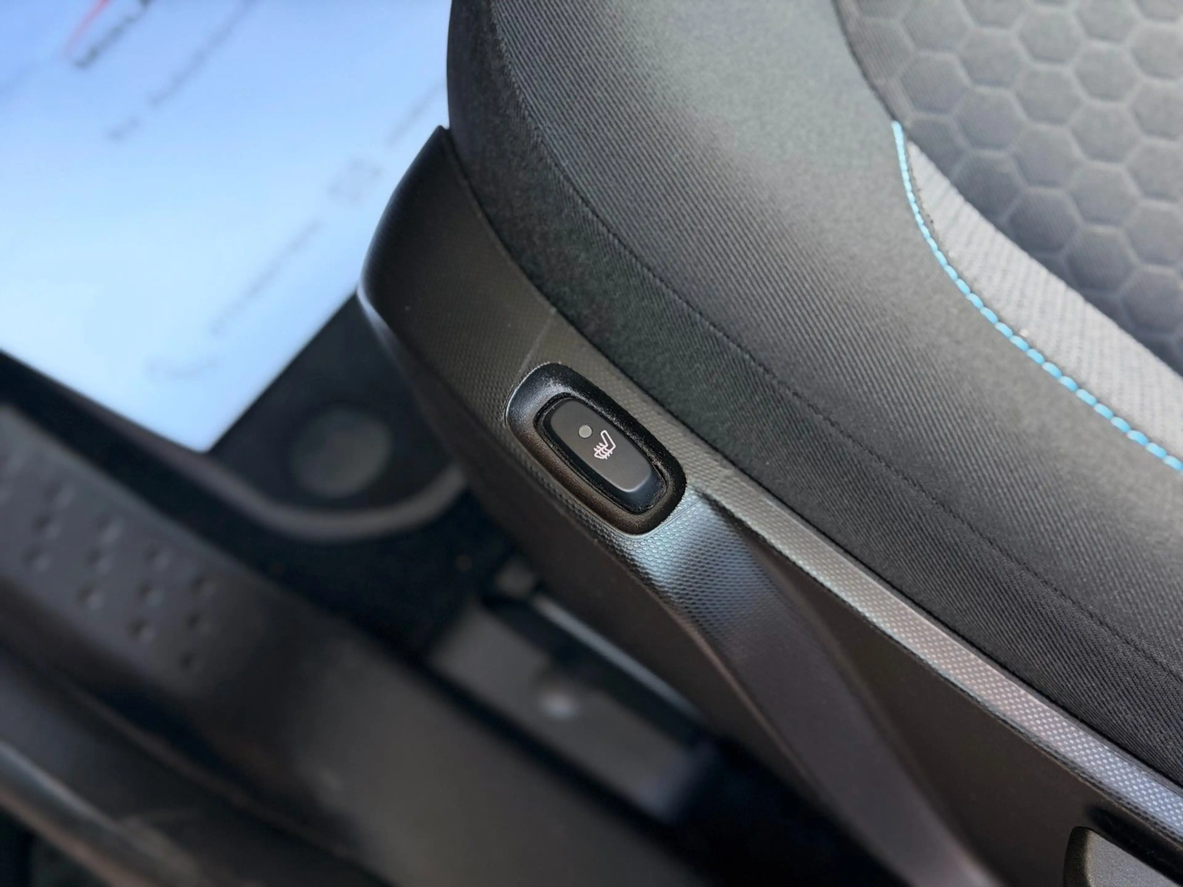 smart forTwo coupe EQ Facelift Pano SHZ JBL SOH — photo 15