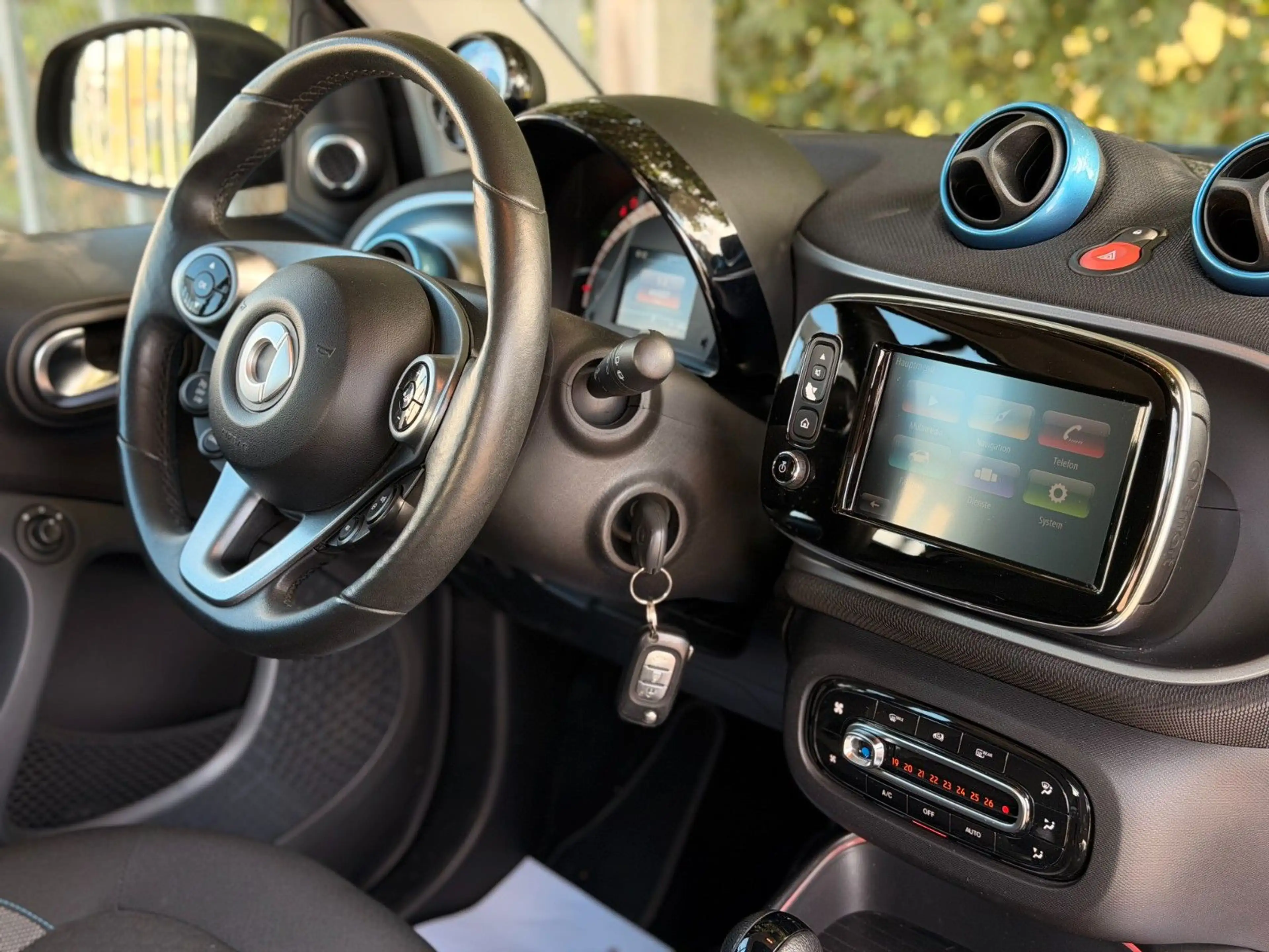smart forTwo coupe EQ Facelift Pano SHZ JBL SOH — photo 12