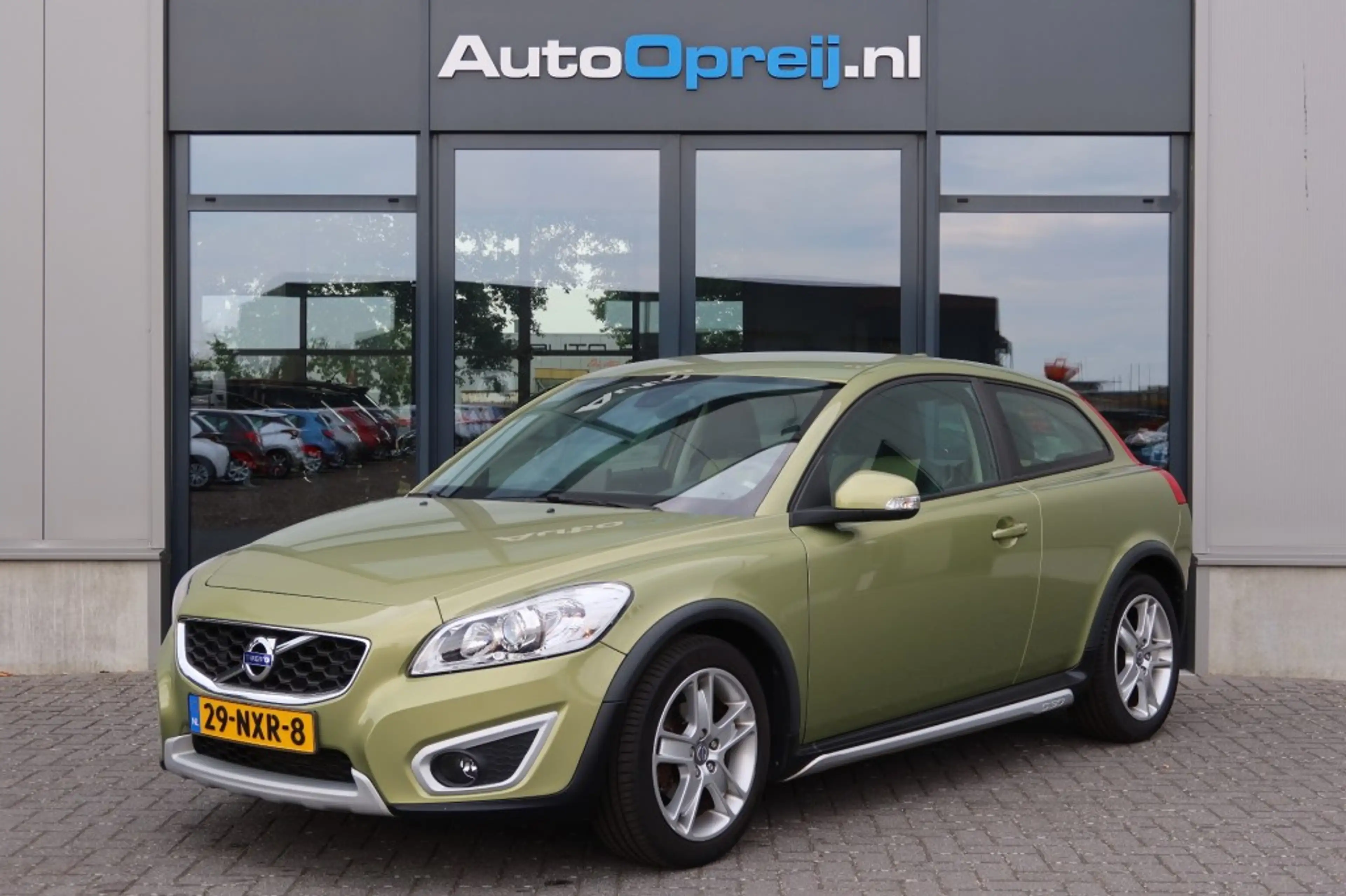 Volvo C30 1.6 Momentum NAVI, Airco, Leder bekleding, Dealer