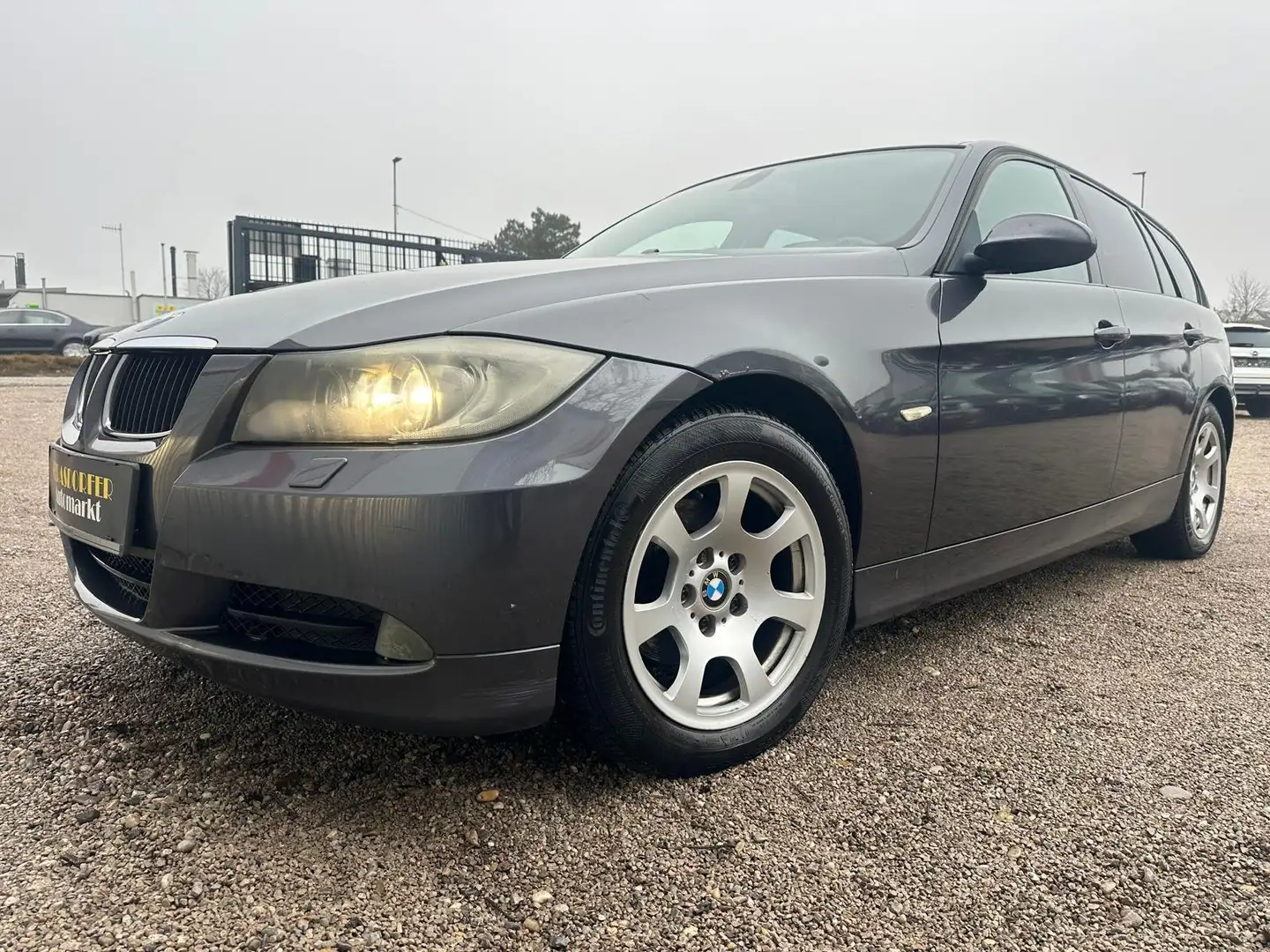 BMW 318 d Touring **EXPORT** Grau - 2