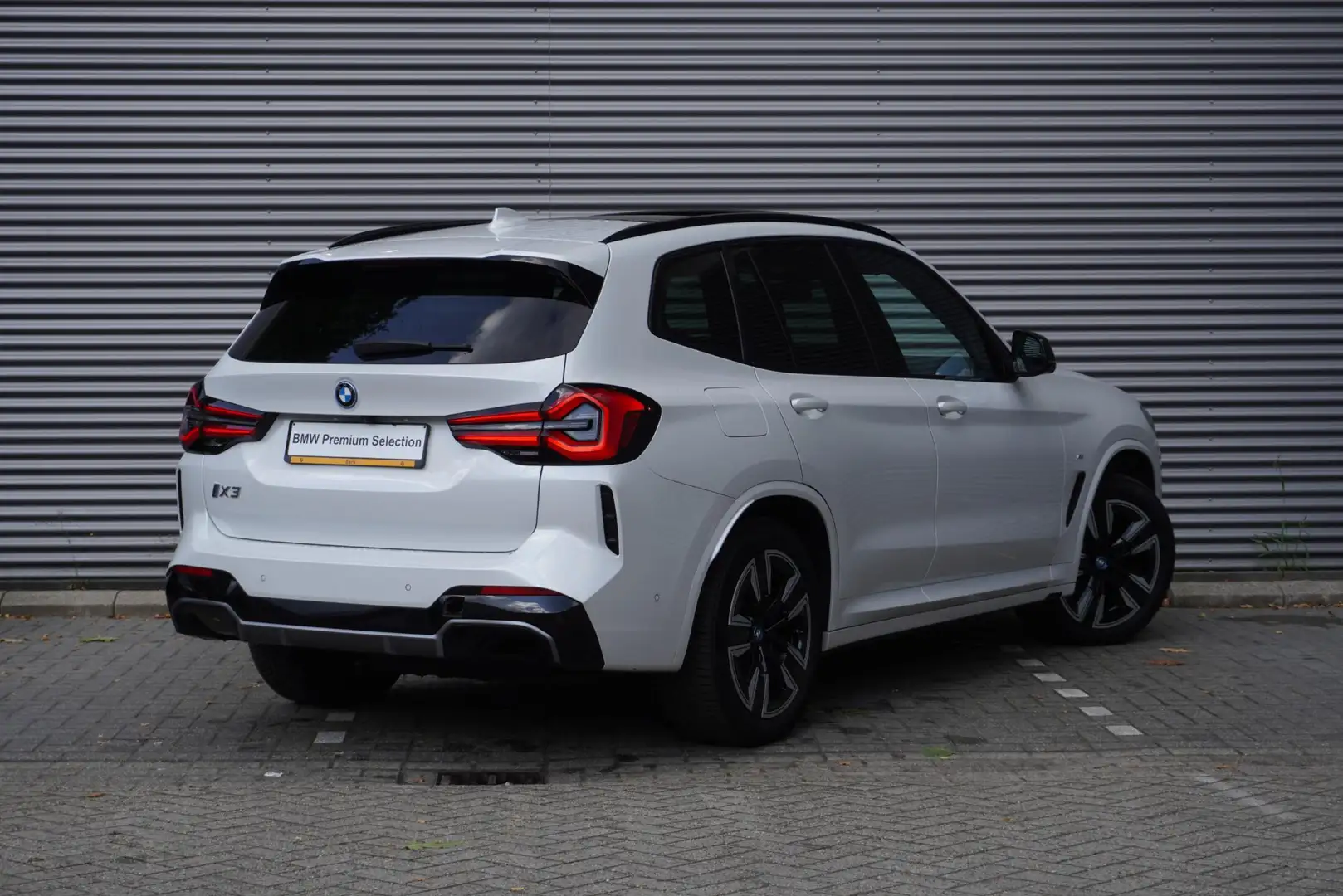 BMW iX3 80 kWh High Executive | M Sportpakket | Glazen Pan Blanc - 2