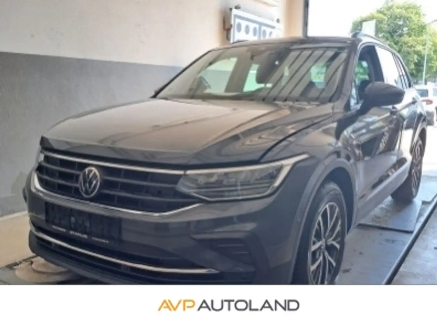 Volkswagen Tiguan 1.5 TSI DSG Life | STANDH. | NAVI | Grijs - 1