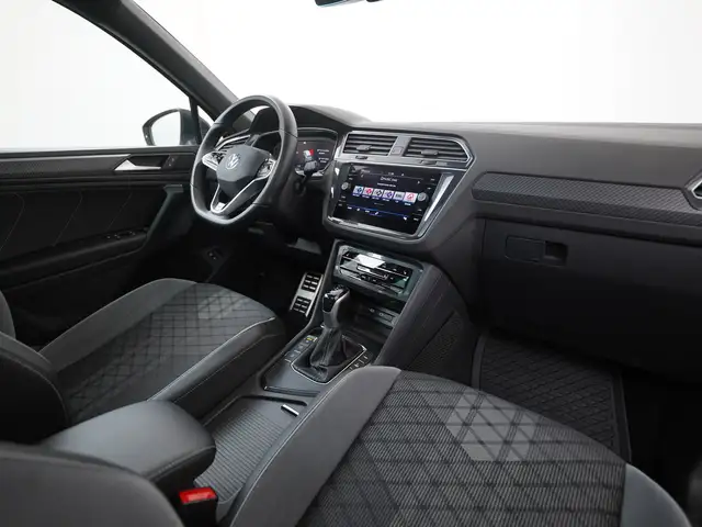 Volkswagen Tiguan view 2