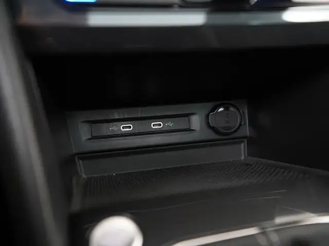 Volkswagen Tiguan view 12