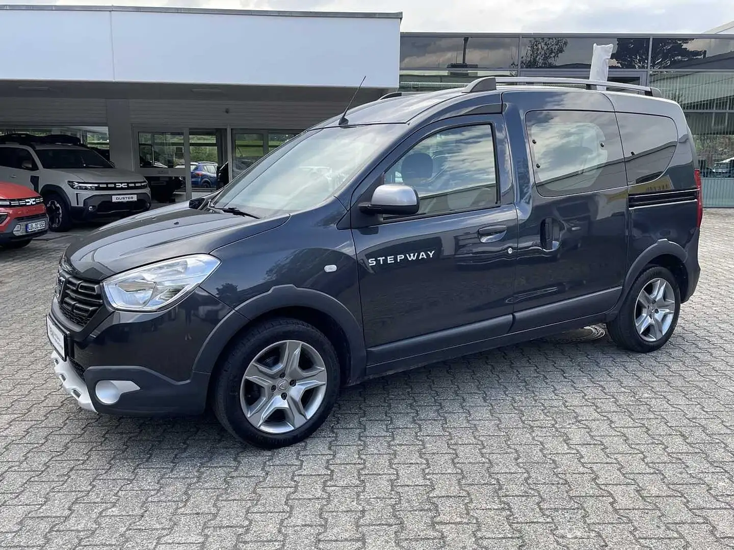Dacia Dokker Stepway SCe 100 SHZ PDC Navi uvm Grau - 1