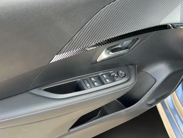 Peugeot 208 view 8