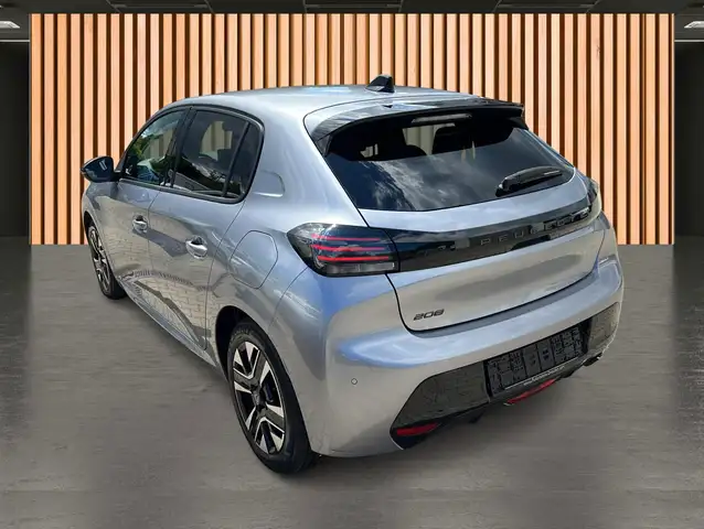 Peugeot 208 view 6