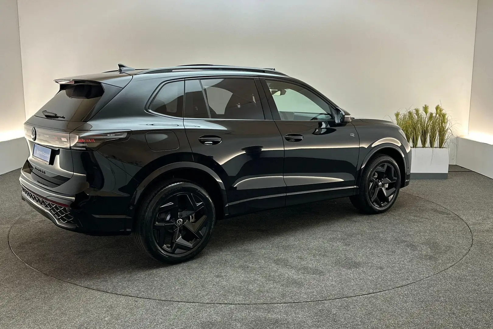 Volkswagen Tiguan 1.5 272pk DSG eHybrid R-Line Edition | Panoramadak Noir - 2