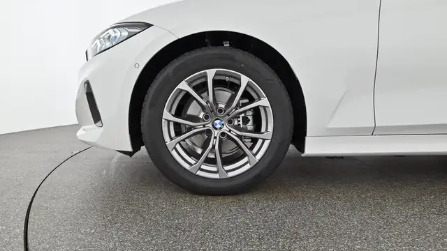 BMW 3 Series view 8