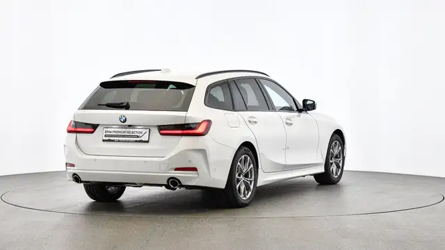 BMW 3 Series view 3