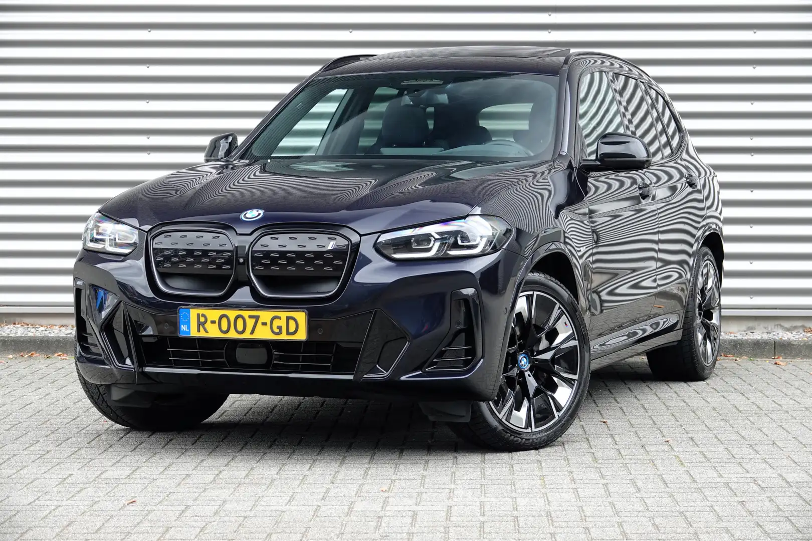 BMW iX3 High Executive 80 kWh M-Sport OVERNAME LEASECONTRA Noir - 1