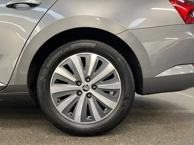 Skoda Superb view 7