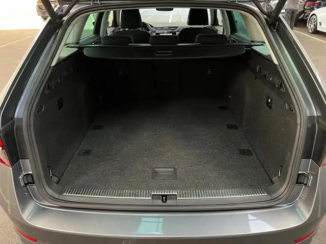 Skoda Superb view 11