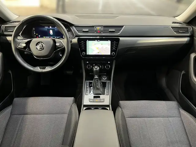 Skoda Superb view 8