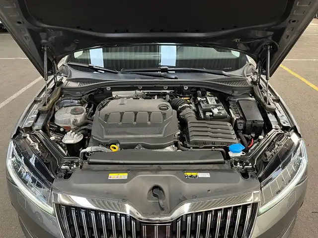 Skoda Superb view 12