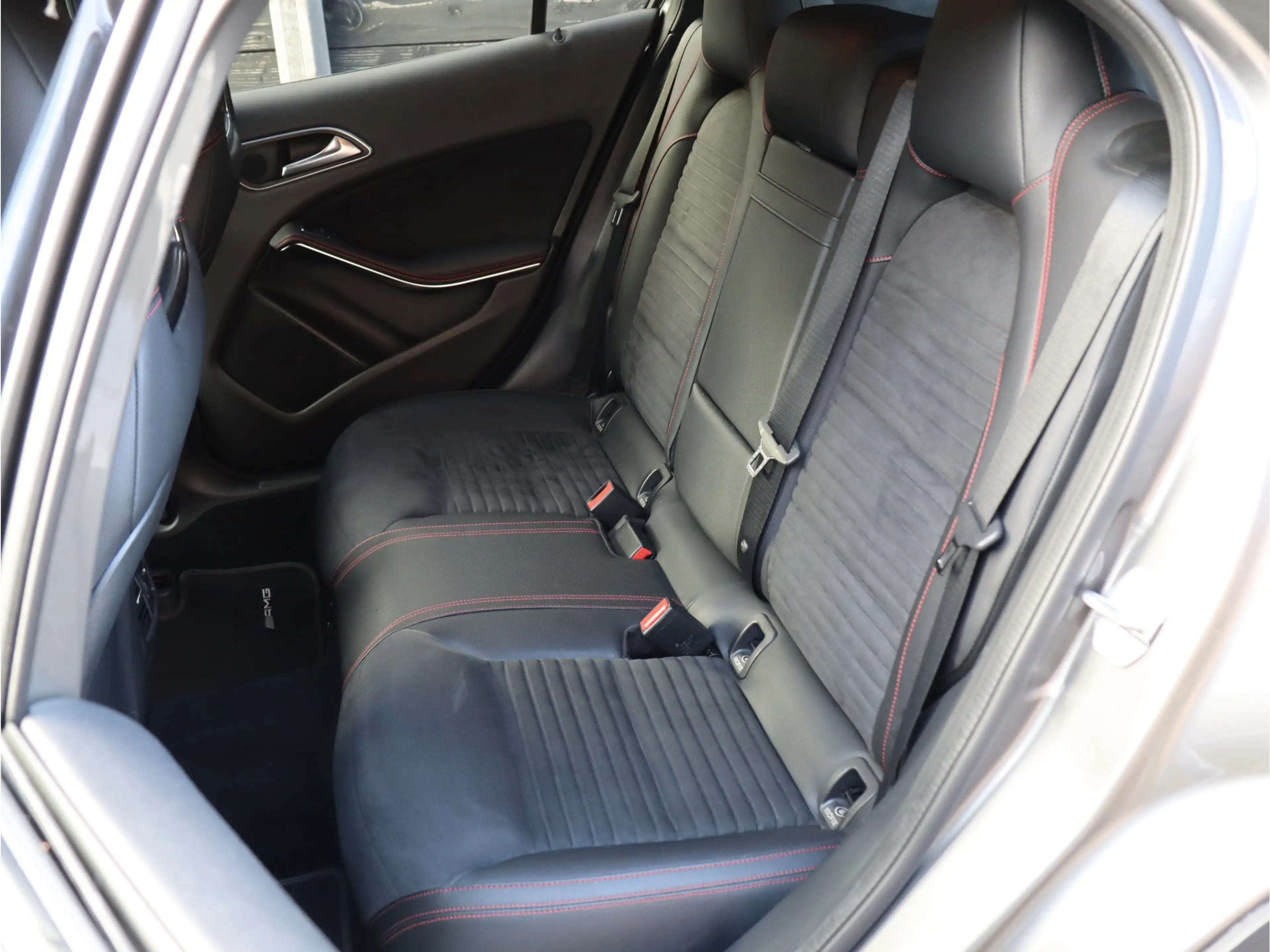 Mercedes-Benz GLA 180 Business Solution AMG NL-auto | trekhaak — photo 12