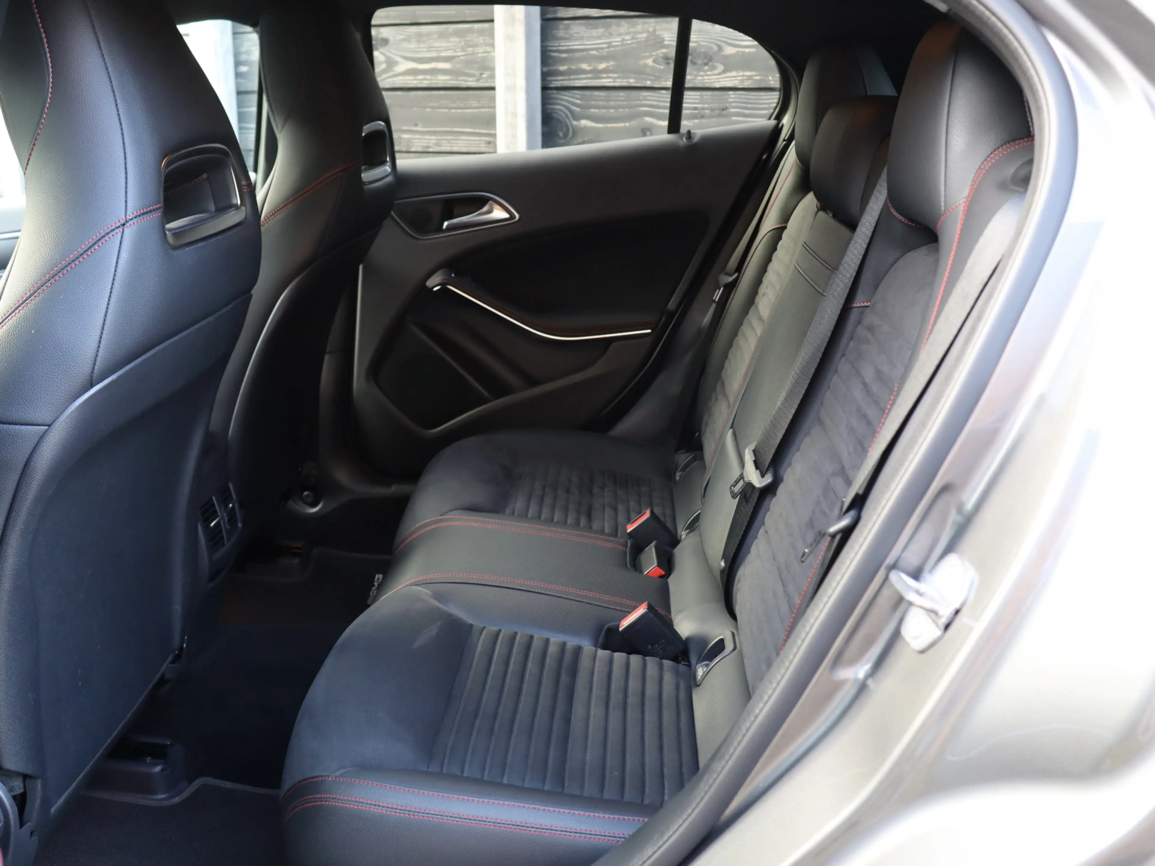 Mercedes-Benz GLA 180 Business Solution AMG NL-auto | trekhaak — photo 11