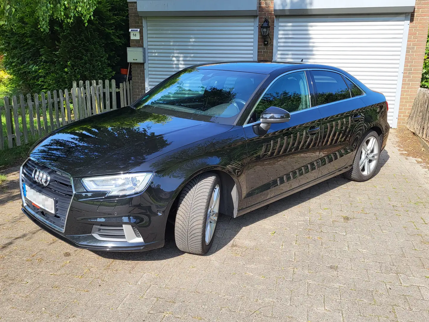 Audi A3 Limousine 1.5 TFSI VirtualCockpit / Panoramadach Schwarz - 2