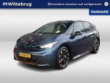 Essential 62 kWh 204PK / Navigatie / App-connect /