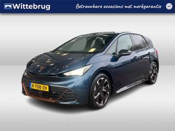 Essential 62 kWh 204PK / Navigatie / App-connect /