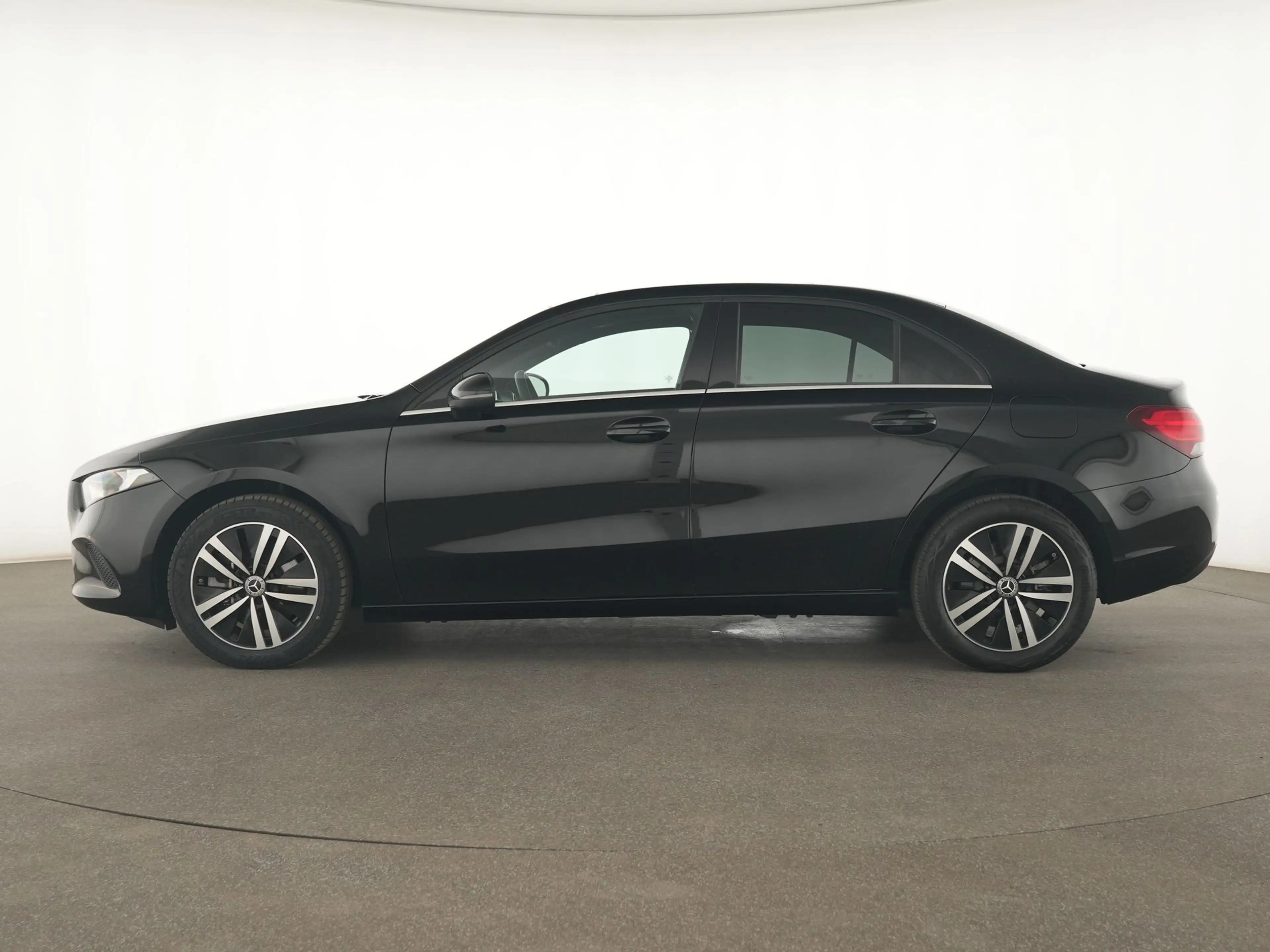 Mercedes-Benz A 250 e Style Rückfahrkamera|Tempomat|Pano|Kessy — photo 9