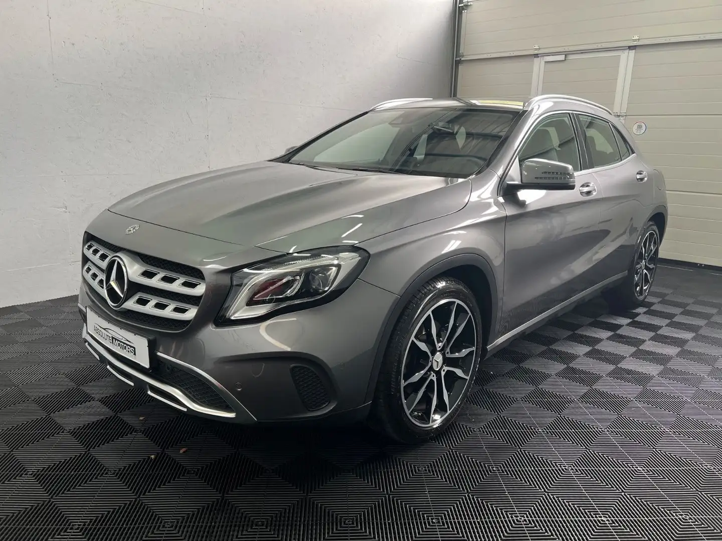 Mercedes-Benz GLA 250 *SHZ *LED-SW *19" Grau - 1