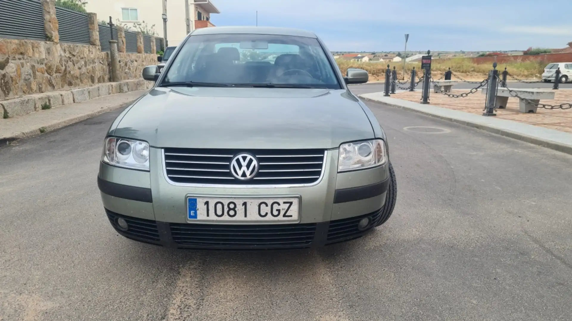 Volkswagen Passat 1.9TDI Advance - 1