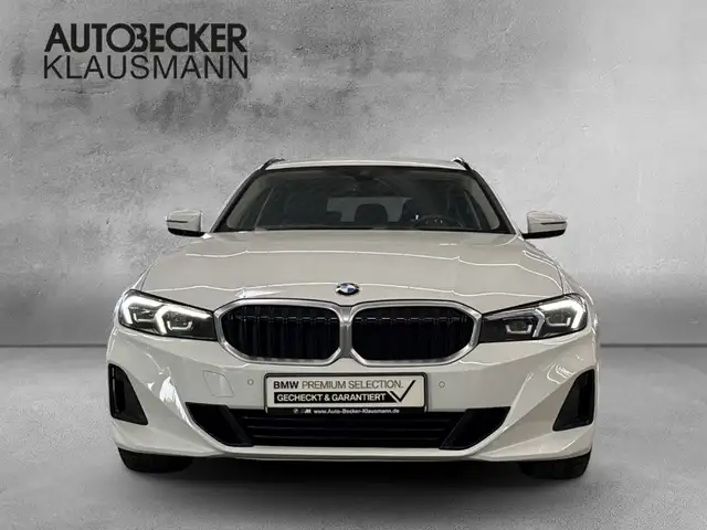 BMW 3 Series view 5