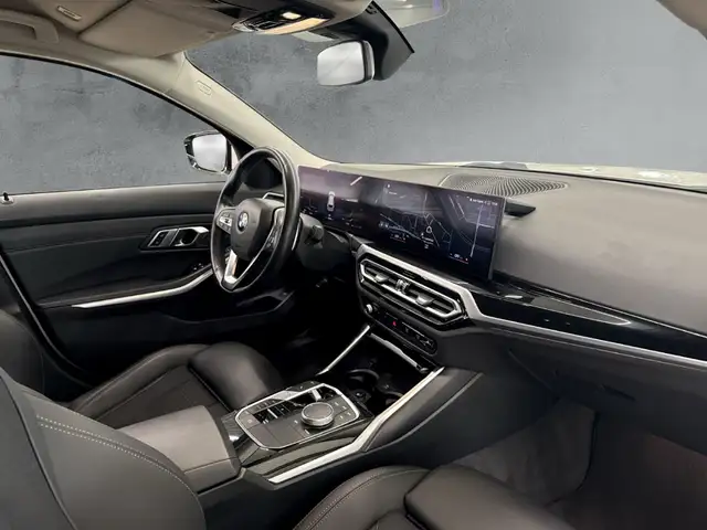 BMW 3 Series view 12