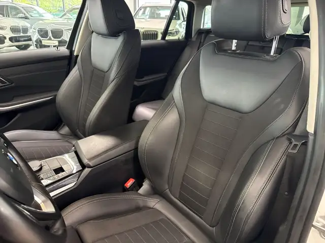 BMW 3 Series view 20