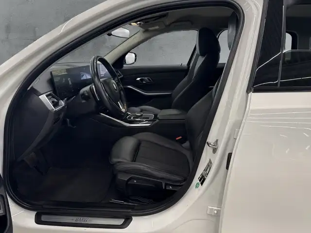 BMW 3 Series view 8