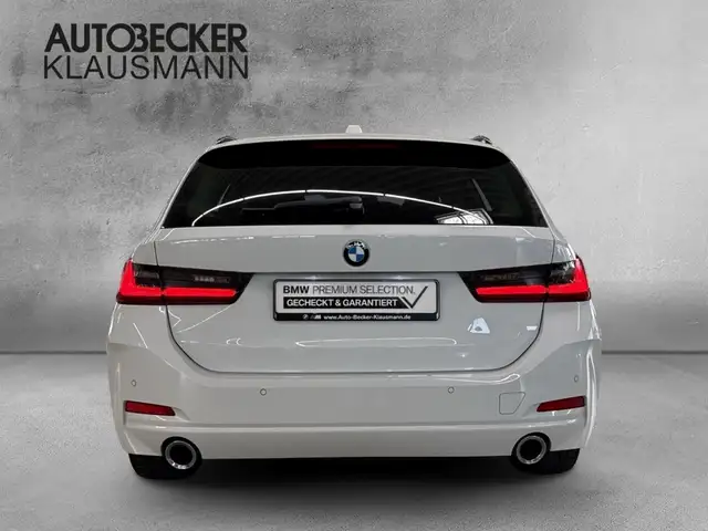 BMW 3 Series view 6