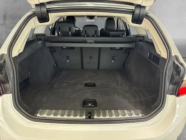 BMW 3 Series view 15