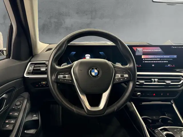 BMW 3 Series view 10